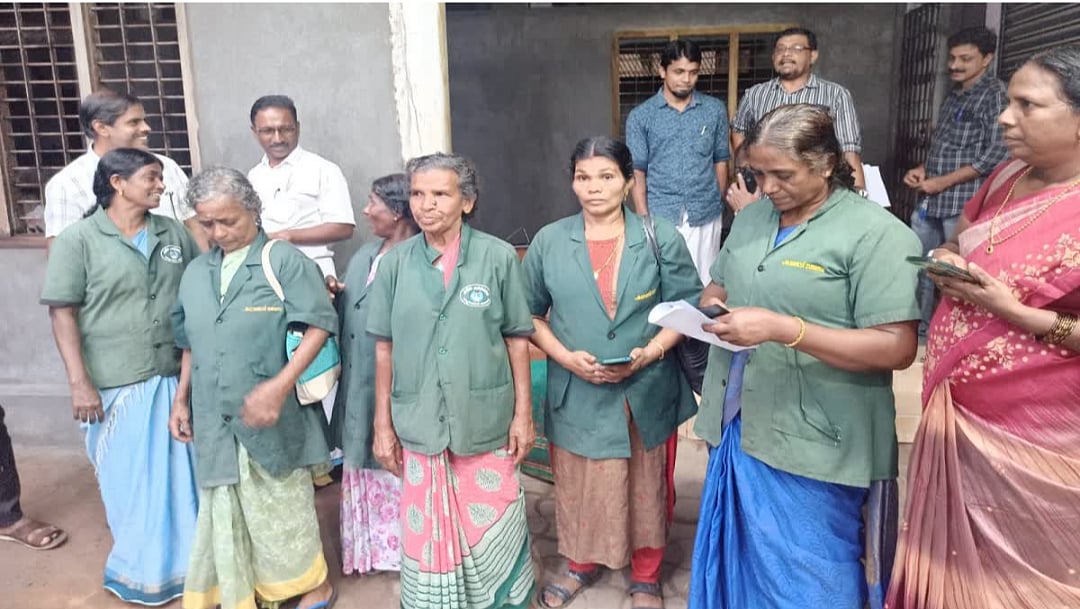 11 துப்புரவு பணியாளர்கள் சேர்ந்து வாங்கிய லாட்டரி... ரூ.10 கோடி பரிசு! என்ன செய்தார்கள் தெரியுமா?