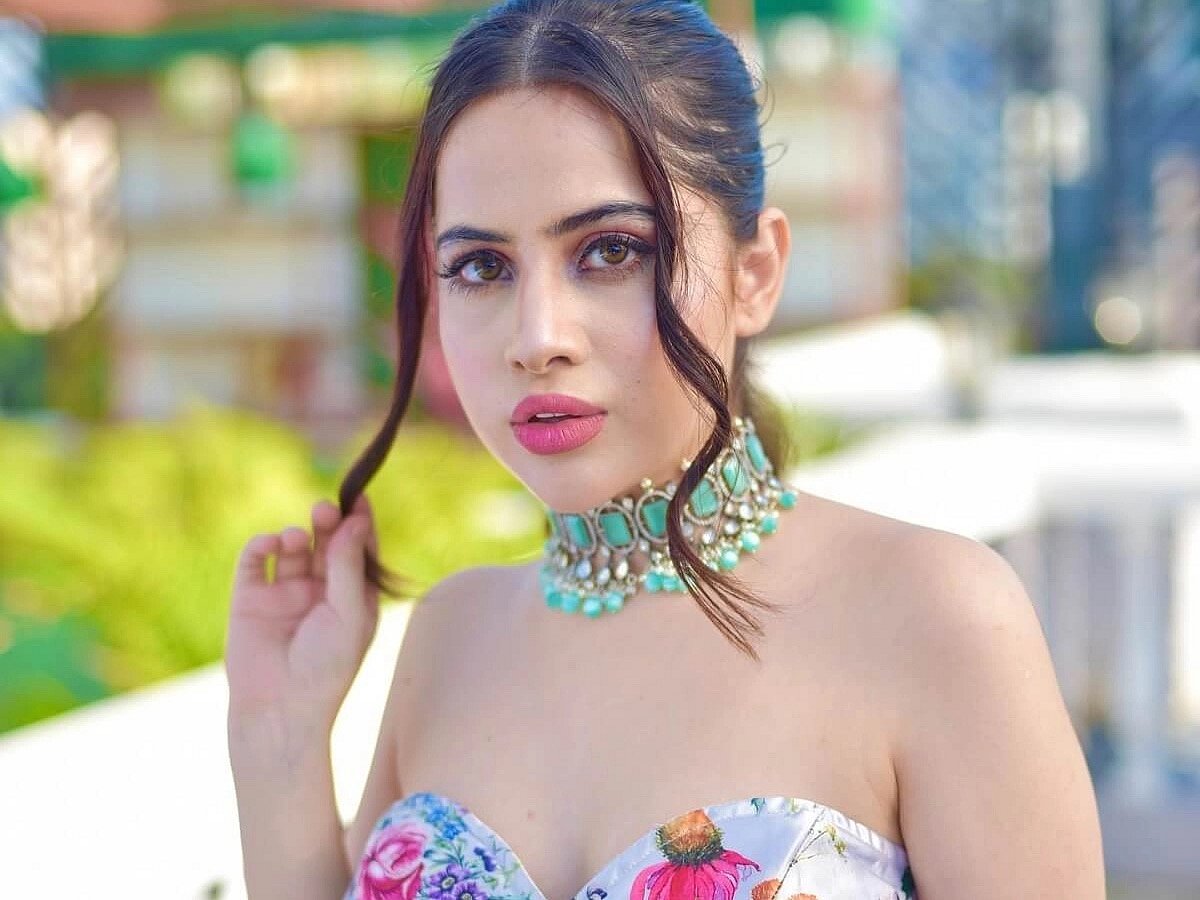 `விமானத்தில் என்னிடம் தவறாக நடக்க முயன்றார்' - சர்ச்சை குறித்து நடிகை உர்ஃபி ஜாவேத் விளக்கம்