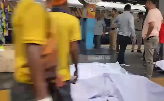 ஓடும் ரயிலில் திடீரென துப்பாக்கிச்சூடு நடத்திய ரயில்வே பாதுகாப்புப்படை வீரர் - 4 பேர் உயிரிழப்பு