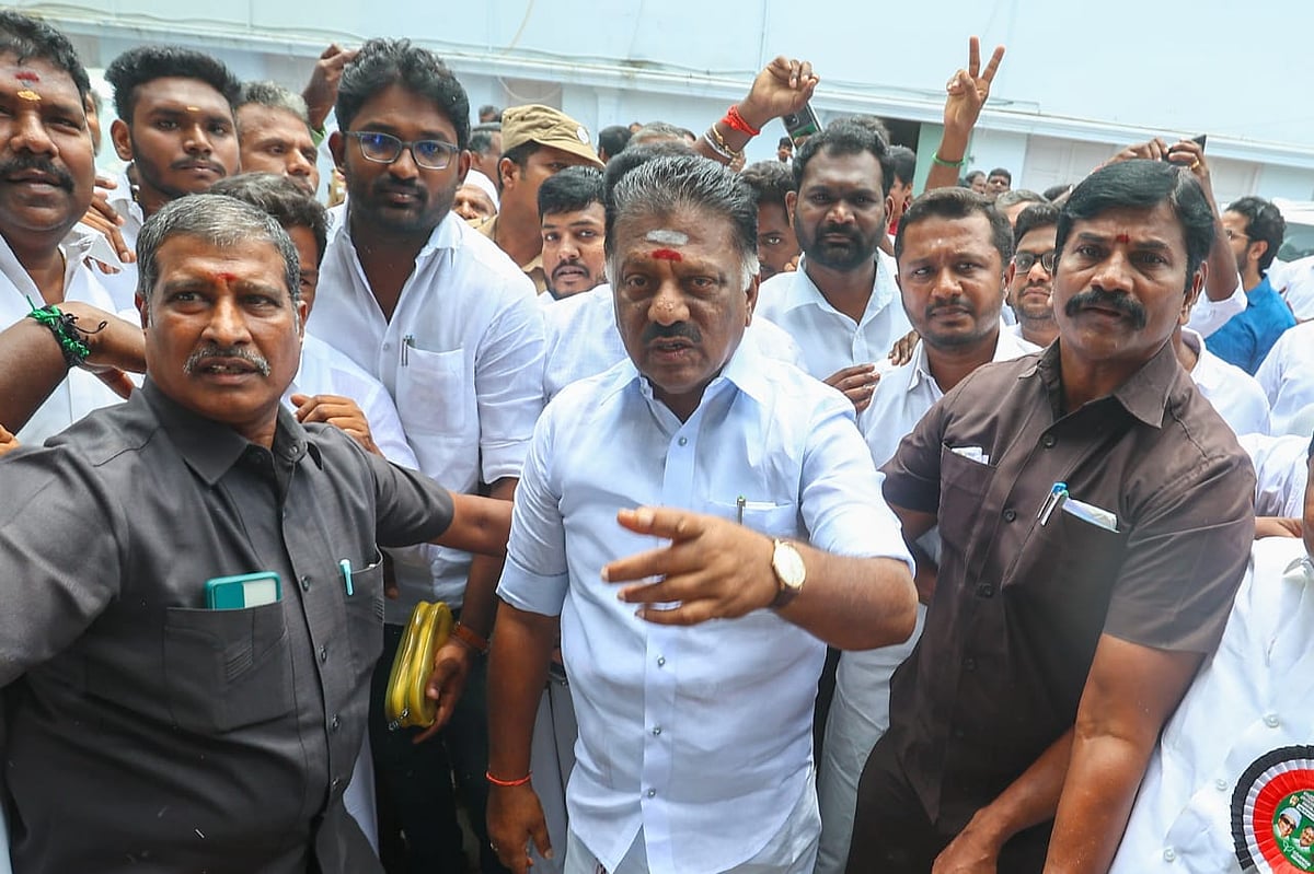 தீவிரமாகும் பொதுக்குழு ஏற்பாடு; டெல்லியில் ஓ.பி.எஸ்... அதிமுகவில் கிளைமேட் சேஞ்ச் நடக்குமா?