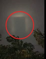 பெங்களூரு: வானில் தென்பட்ட மர்ம `கதவு' போன்ற வடிவம்... நெட்டிசன்கள் மத்தியில் தொடரும்  விவாதம்!