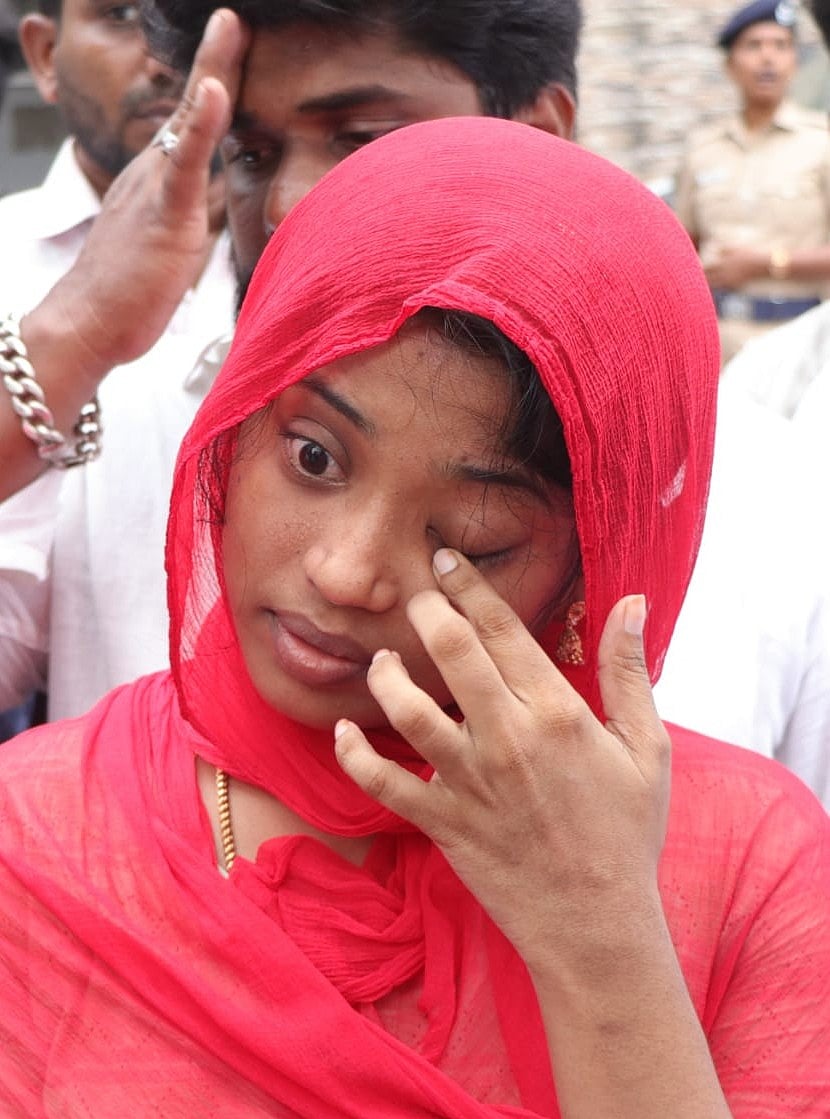 குழந்தையின் தாய் அஜிஷா 
