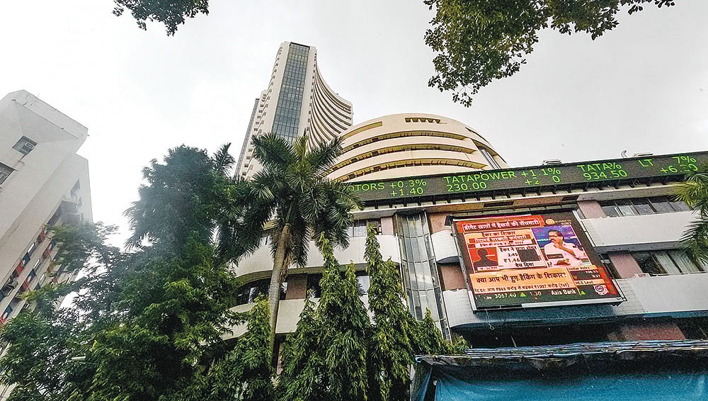 BSE: உலகின் நான்காவது பெரிய பங்குச் சந்தையாக மீண்டும் மாறியது மும்பை பங்குச் சந்தை...!