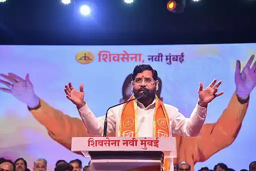 மகாராஷ்டிரா: அஜித் பவார் வருகையால் நெருக்கடி... முதல்வர் ஷிண்டே திடீர் டெல்லி பயணம் - என்ன காரணம்?