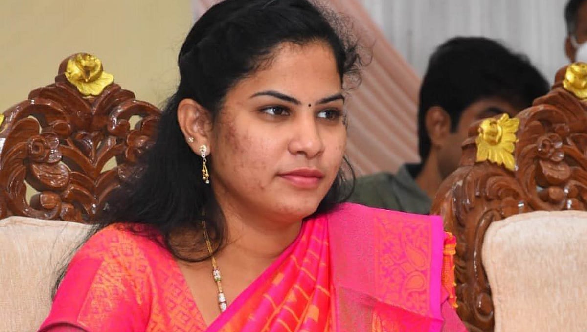 Aval Vikatan - 29 August 2023 - அருவருப்பில் மேயர் பிரியா ராஜன்...  ரங்கநாதன் செய்தது சரியா? | Avaludan mayor priya rajan - Vikatan