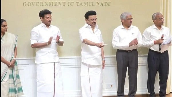 ஸ்மார்ட் வகுப்பறைகள், சிறப்புப் பயிற்சிகள் - தனியார் பள்ளிகளுடன் போட்டியிடும் அரசுப் பள்ளிகள்! 