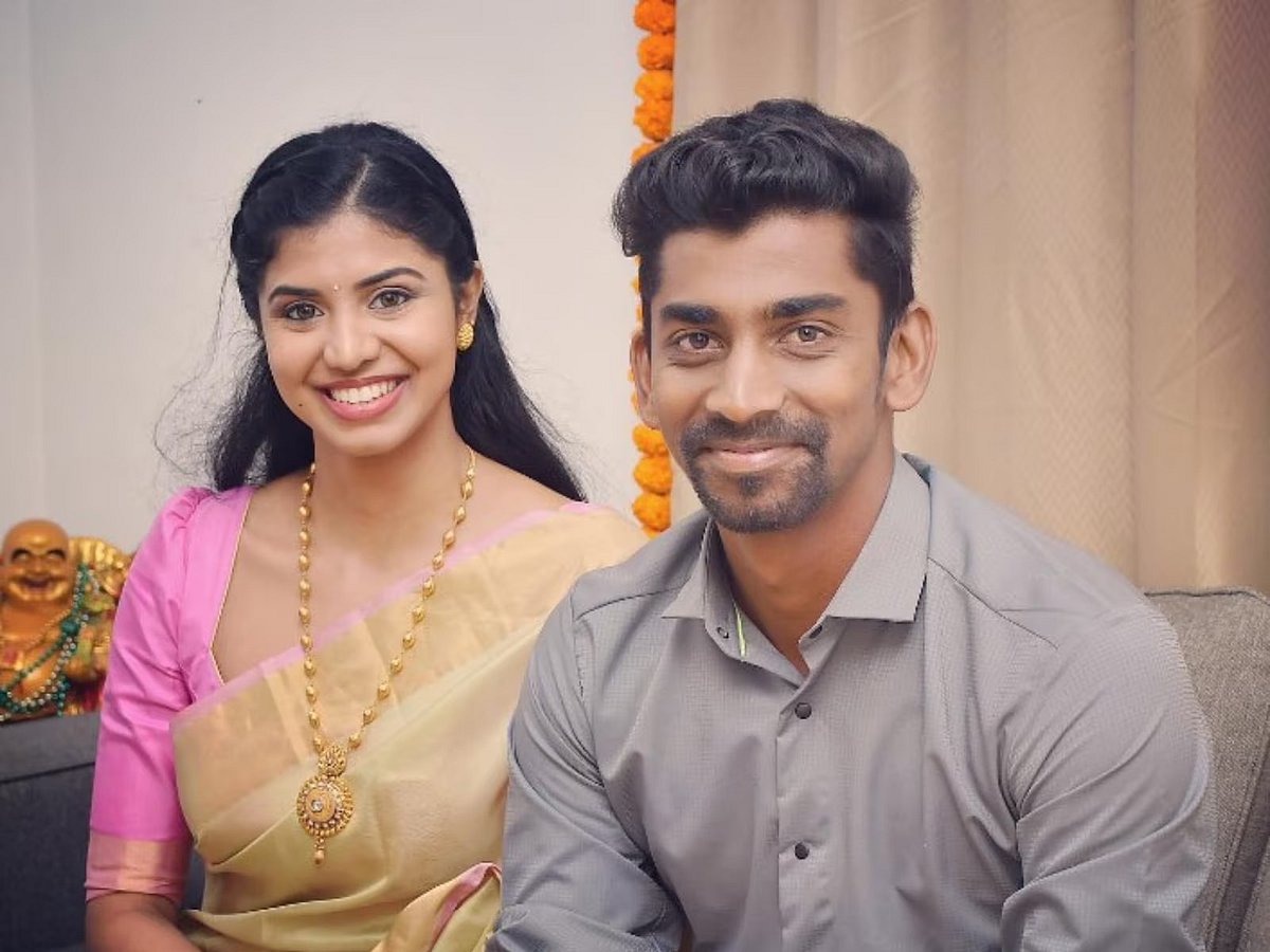 Exclusive: கிரிக்கெட் வீரரைக் கரம் பிடித்த தலைவாசல் விஜய் மகள்; சிம்பிளாக நடைபெற்ற திருமணம்!