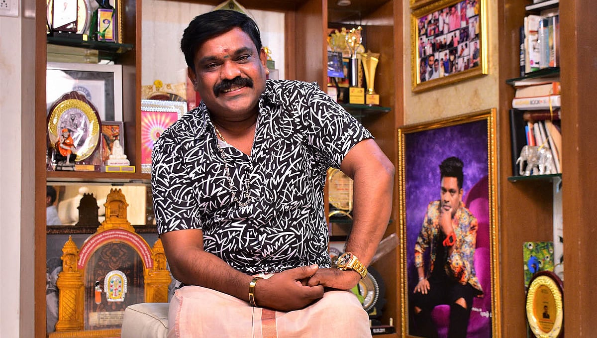 'ஏங்க நான் சாப்பிட வரலைங்க’ திருச்செந்தூரில் போலீஸுடன் பிரச்னையா? - விள‌க்கும் பாடகர் வேல்முருகன்!