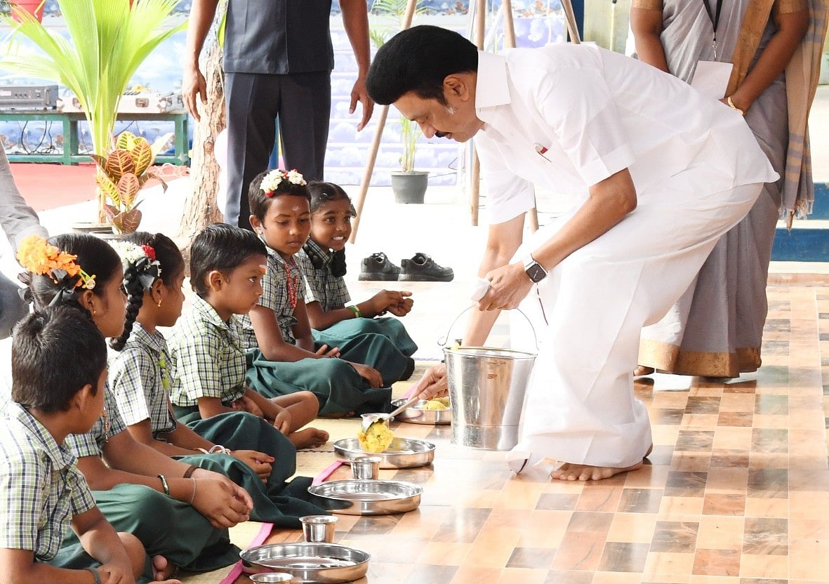 கருணாநிதி பிறந்த ஊரில் காலை உணவு விரிவாக்கத் திட்டத்தை தொடங்கி வைத்த முதல்வர் ஸ்டாலின்!