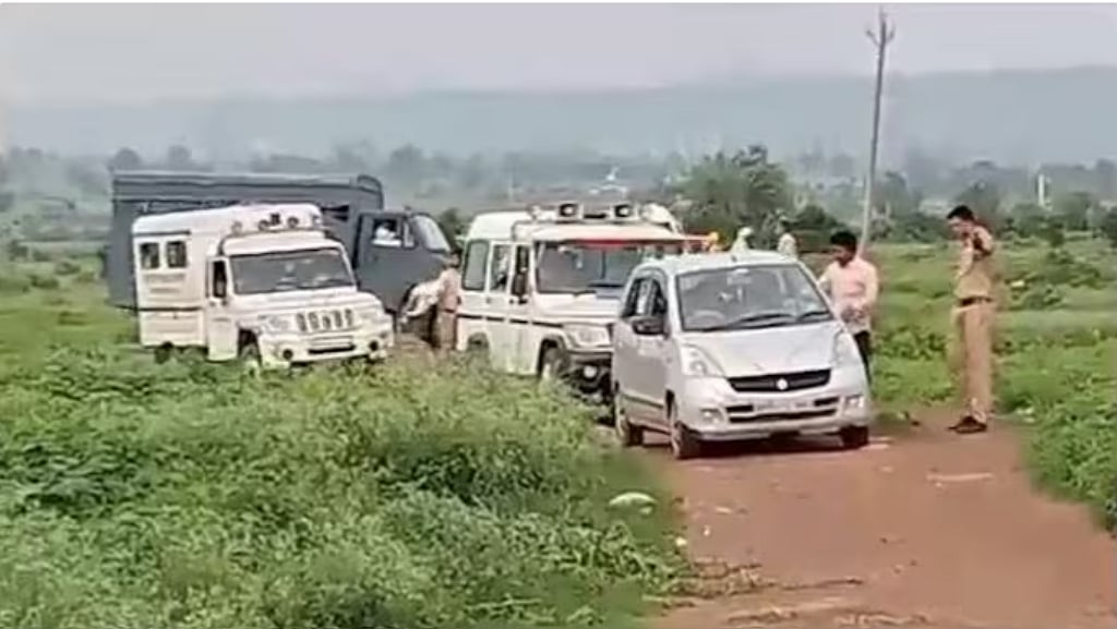 தலித் இளைஞர் அடித்துக் கொலை; நிர்வாணமாக்கப்பட்ட தாய்-  புகாரை திரும்ப பெறாததால் கும்பல் வெறிச்செயல்!