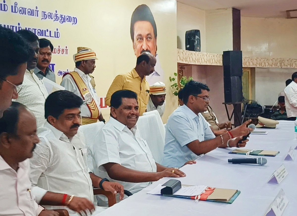 'ED ரெய்டு' குறித்த கேள்வி: `ஆள விடுங்கப்பா..!’ - எஸ்கேப் ஆன மீன்வளத்துறை அமைச்சர்; நடந்தது என்ன?