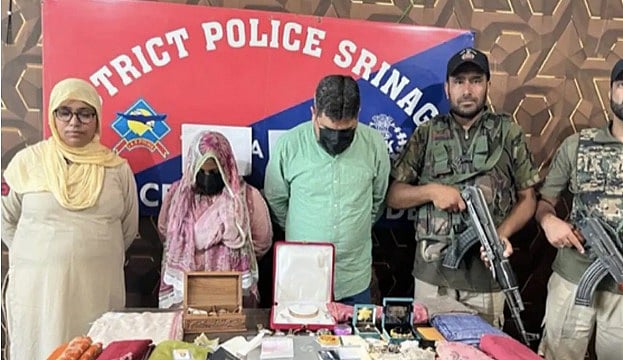 `நான் ஐ.பி.எஸ்., மனைவி ஐ.ஏ.எஸ்’  என முன்னாள் காவல்துறை அதிகாரியின் மோசடி - சிக்கியது எப்படி?!