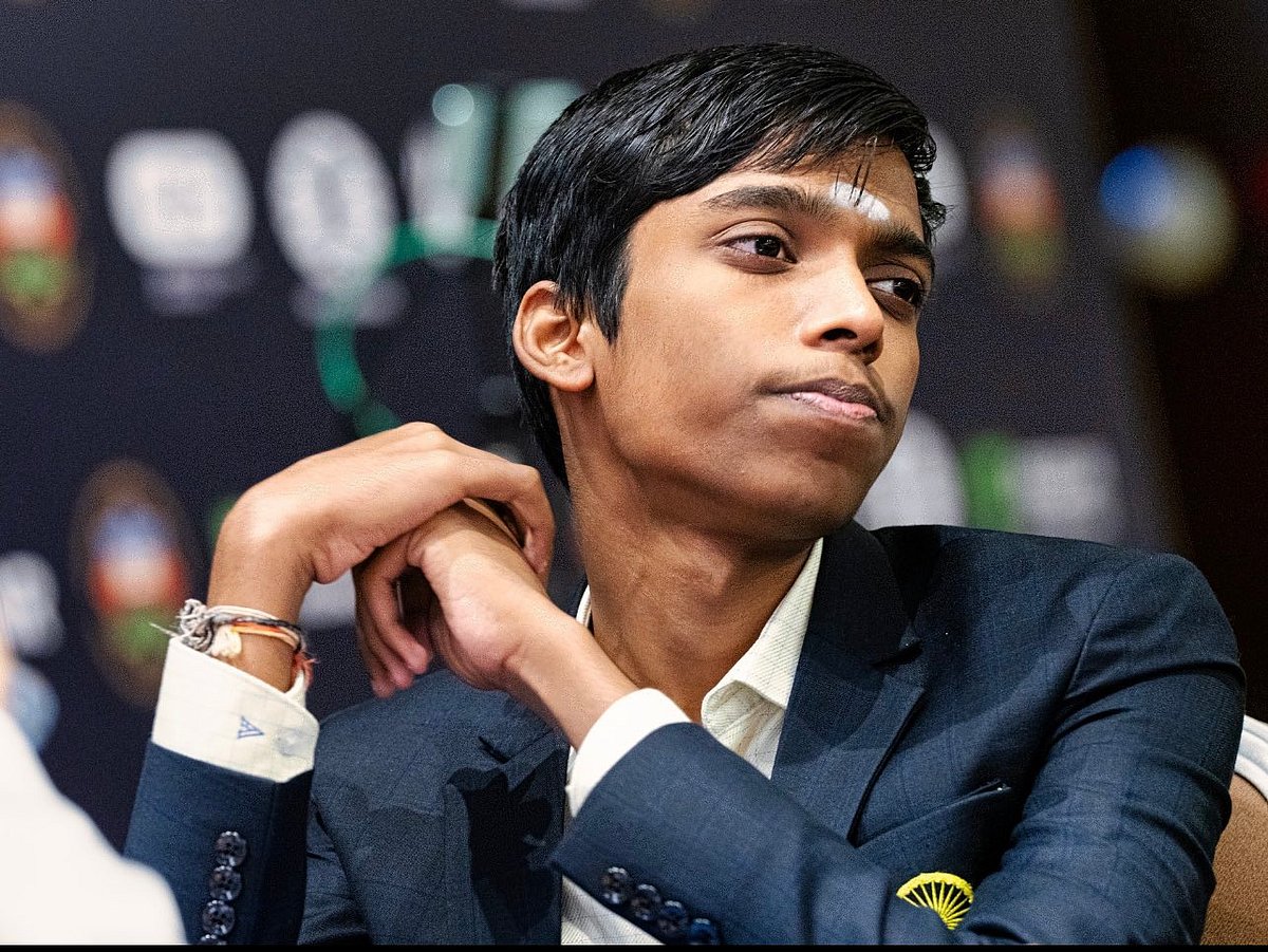 பிரக்ஞானந்தா செய்த ரிஸ்க்கான மூவ்; சமாளித்து முன்னேறிய கார்ல்சன்; உலகக்கோப்பை செஸ்ஸில் என்ன நடந்தது?