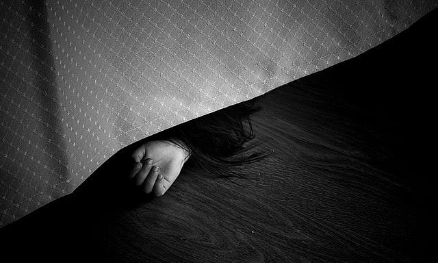 காதலை ஏற்க மறுத்த 12 வயது சிறுமி... தாயார் முன்பு குத்திக் கொன்ற வாலிபர் - என்ன நடந்தது?