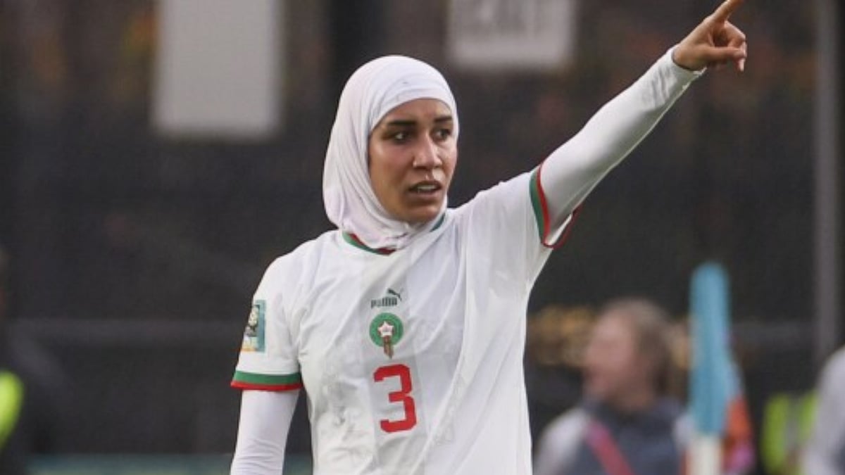 FIFA: கால்பந்து உலகக் கோப்பையில் ஹிஜாப் அணிந்து விளையாடும் முதல் வீராங்கனை! பின்னணி என்ன!?