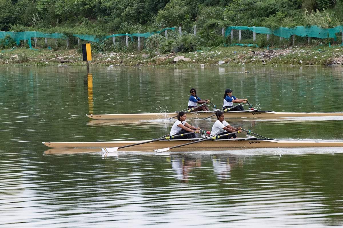 82 வருட பாரம்பரியம்; மோதிக்கொண்ட இந்திய - இலங்கை படகுகள்; போட் க்ள்ப்பில்  நடந்த போட்டி!