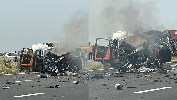 Video: 200 கிமீ வேகத்தில் லாரி மீது மோதிய ரோல்ஸ் ராய்ஸ் கார்! பயணிகள் ஓகே! ஆனால் டிரைவர்/க்ளீனர்?