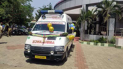 இந்த ஆம்புலன்ஸ் வாங்க கிடைச்ச நிகழ்ச்சில எல்லாம் கலந்துகிட்டேன்!"- மலைக்  கிராமத்துக்கு உதவிய பாலா | CWC Bala donated an Ambulance to a remote  village in Erode - Vikatan