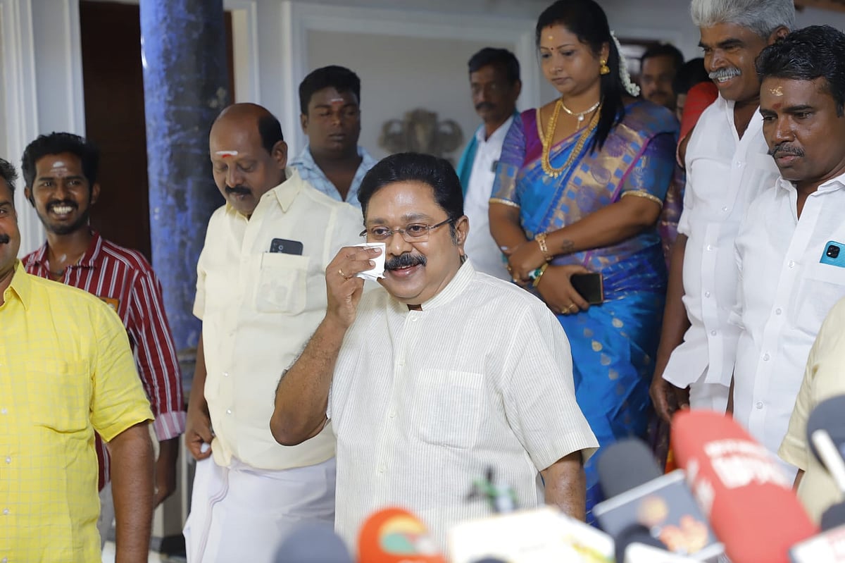 `பழனிசாமியும், ஸ்டாலினும் ஹிட்லரின் இரண்டு சகோதரர்கள் போல உள்ளனர்!” - சாடிய டி.டி.வி தினகரன்