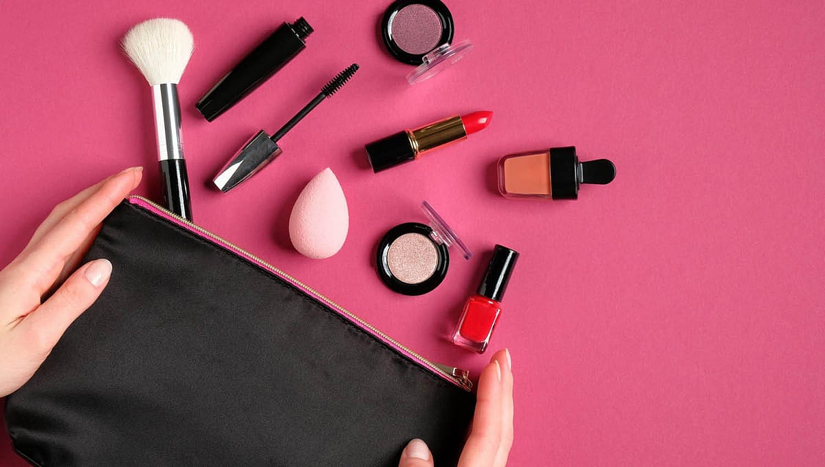 8 மில்லியன் டாலர்: மேக்கப் பொருள்களைத் திருடி அமேசானில் விற்பனை! - சிக்கிய Women Gang