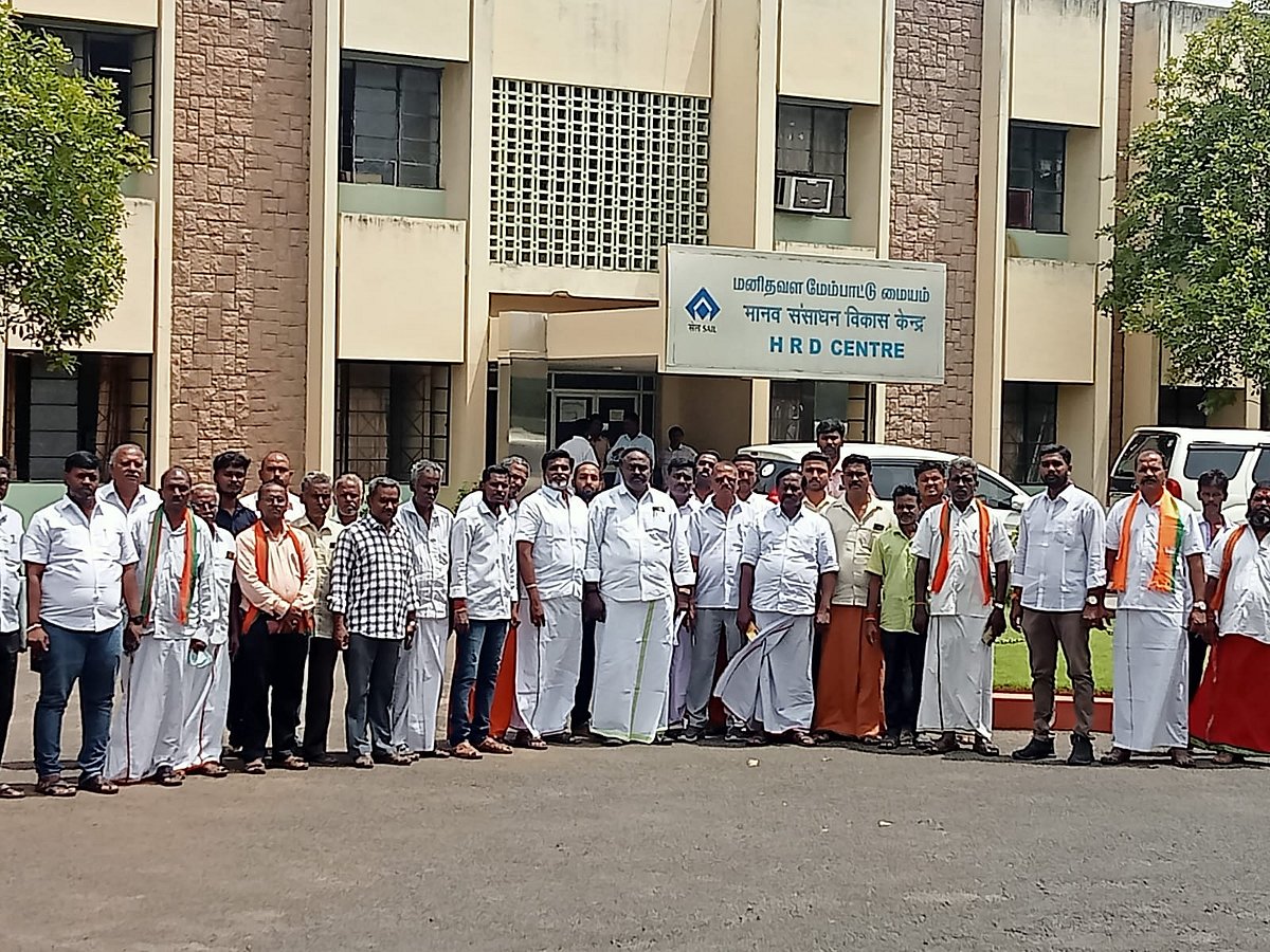 நீட் தேர்வு குறித்து ஆளுநரிடம் கேள்வி; சேலம் இரும்பாலைப் பணியாளரை நீக்க வேண்டி பாஜக-வினர் புகார்!