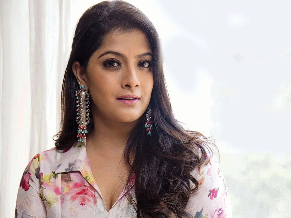 ஹெராயின் வழக்கில் ஆஜராகுமாறு என்.ஐ.ஏ நோட்டீஸ் அனுப்பியதா? - வரலட்சுமி விளக்கம் 