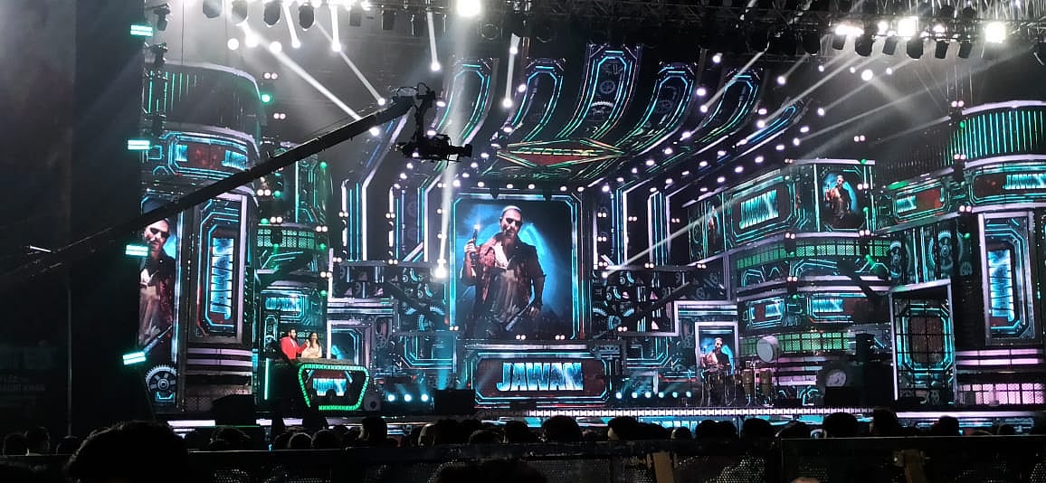 Jawan Audio Launch: பிரமாண்ட மேடை; மாஸ் என்ட்ரி கொடுத்த ஷாருக்; தொடங்கியது 'ஜவான்' நிகழ்ச்சி! 