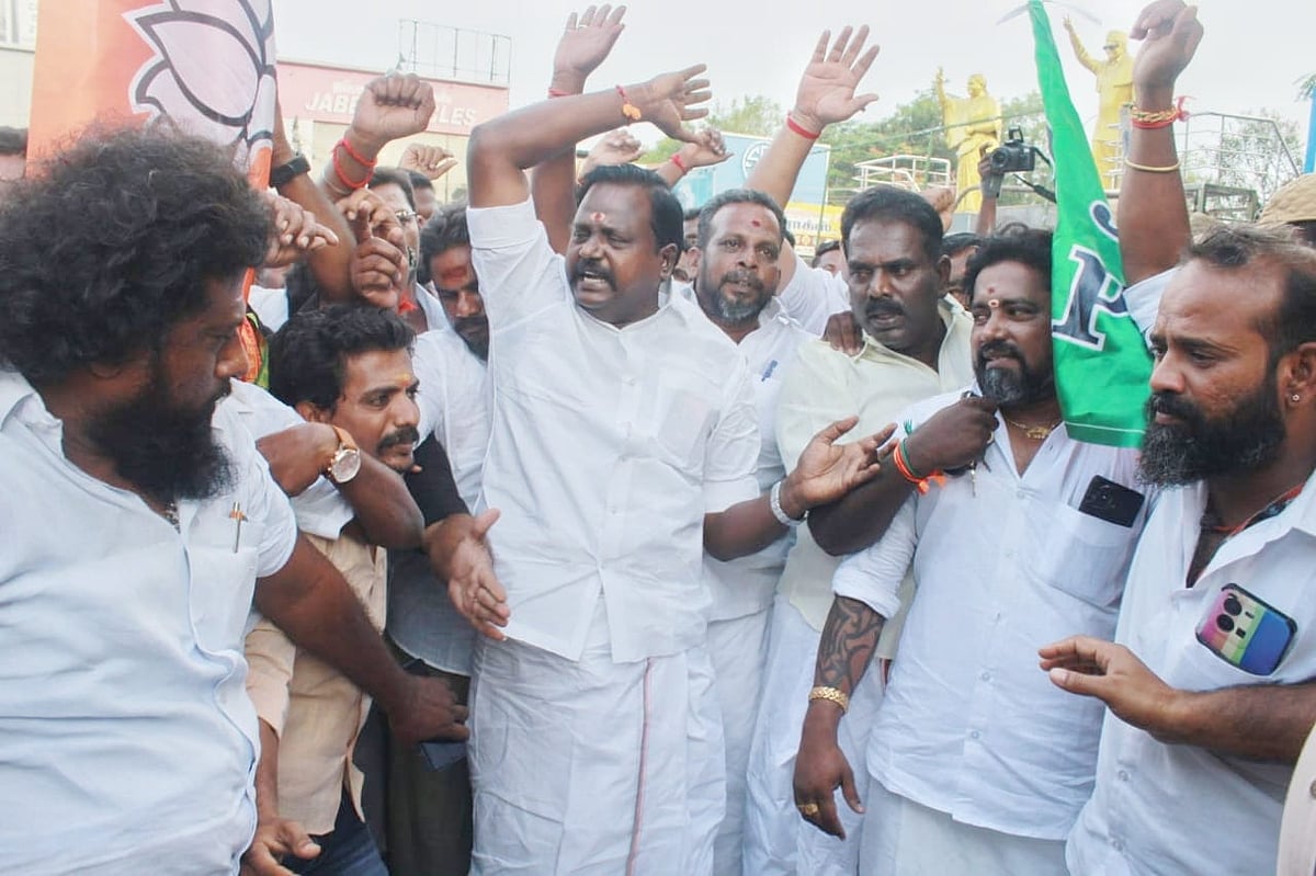 ``இந்தியாவிலேயே செயல்படாத எம்.பி ’’ - பழனிமாணிக்கம் எம்.பியை சாடிய கருப்பு முருகானந்தம்