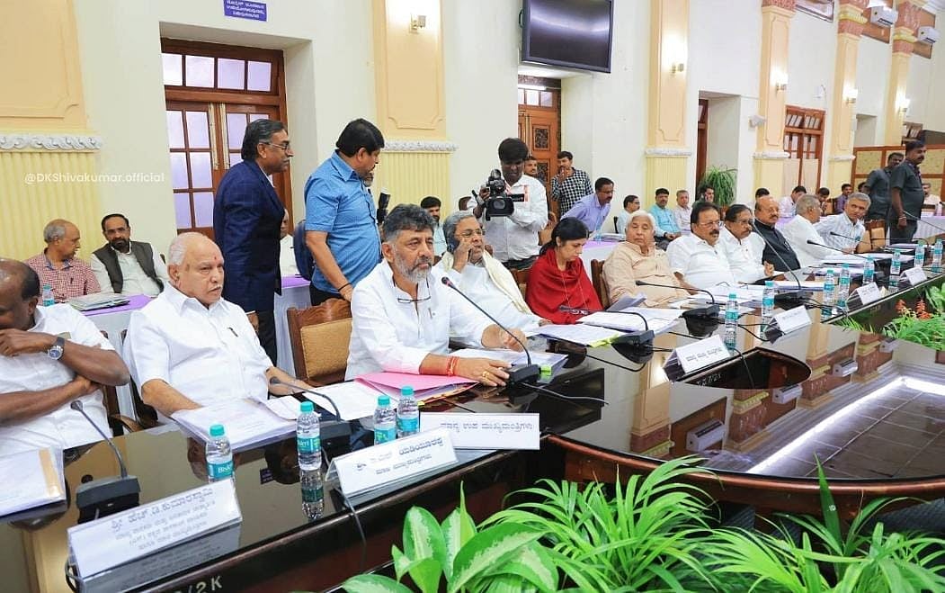 காவிரி விவகாரம்: கர்நாடக கட்சிகளிடம் நிலவும் ஒற்றுமை தமிழ்நாட்டில் இருக்கிறதா?!