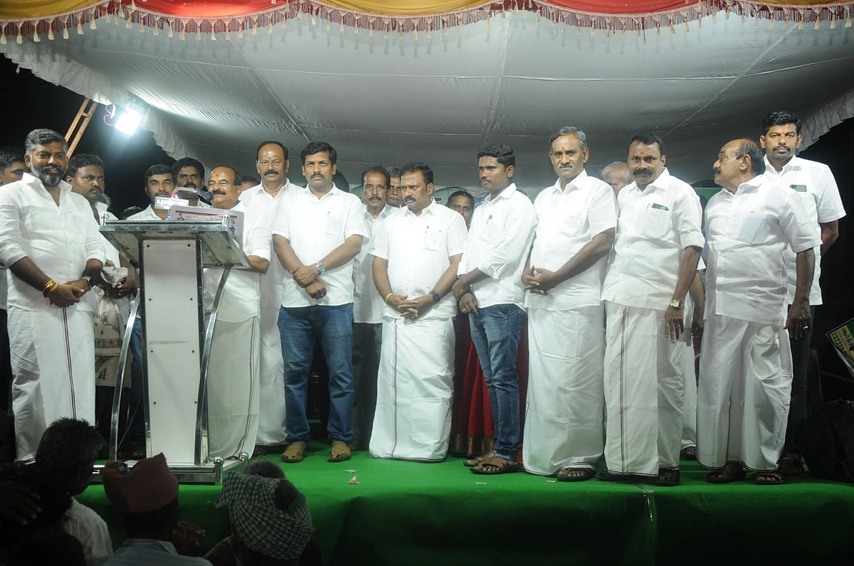 பொதுக் கூட்டம்