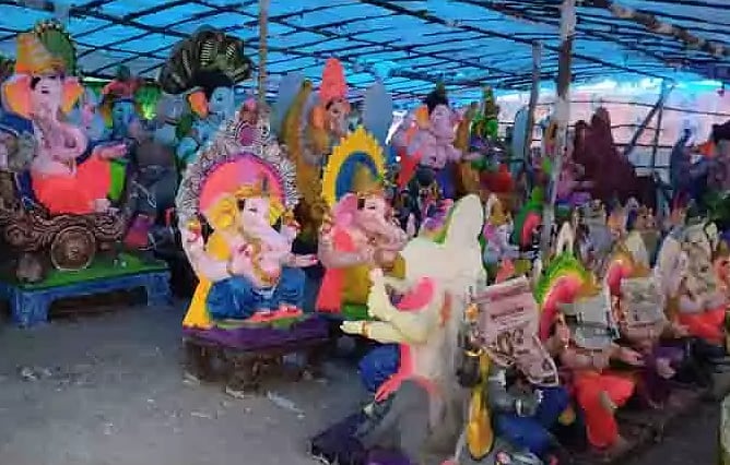 `களிமண்ணால்தான் சிலைகள் செய்ய வேண்டும்' 3 குடோன்களுக்கு சீல் வைத்த மாசு கட்டுப்பாட்டு வாரியம்!