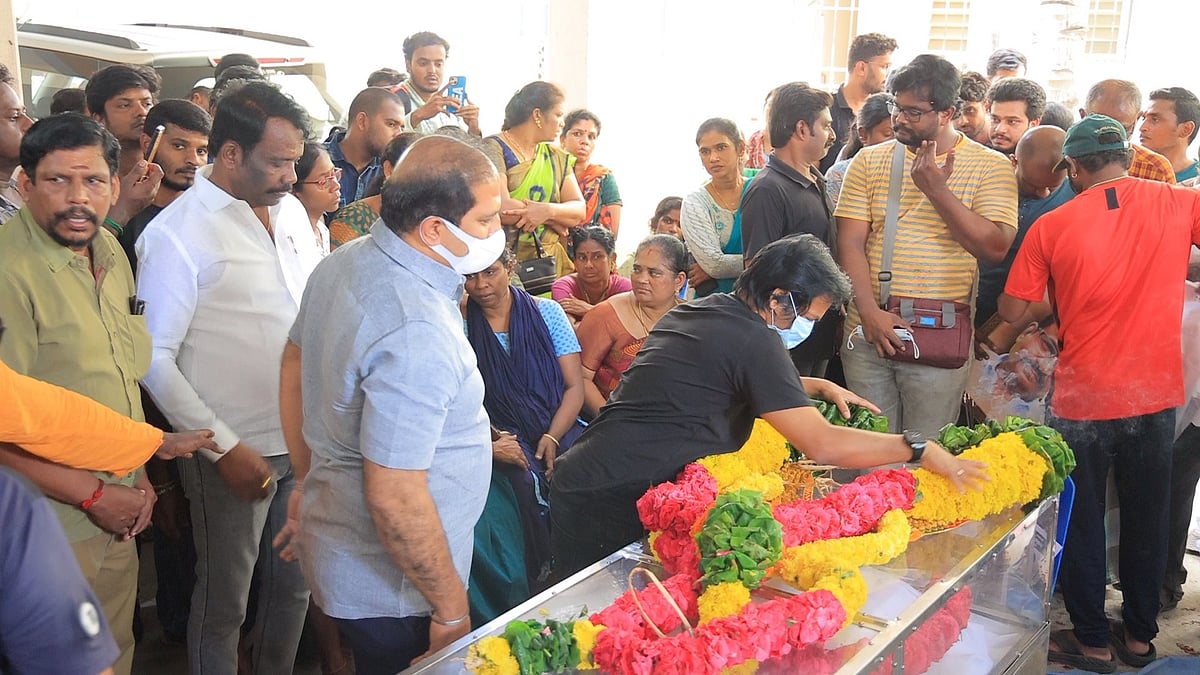 Marimuthu: `சொந்த வீடு கட்டியும் அங்க போக முடியாம போச்சே' - மனதை உலுக்கிய மாரிமுத்து இறுதிச் சடங்கு!