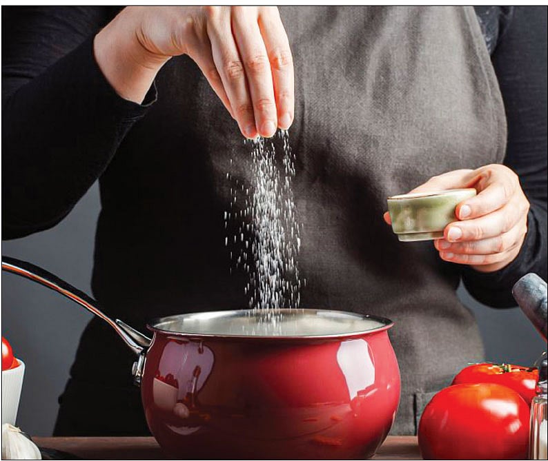 உப்பு… அளவு அளவா இருக்கணும்! மீறி போச்சு?' - விளக்கும் மருத்துவர் | An  average Indian adult consumes 8 grams of salt daily according to an ICMR  survey - Vikatan