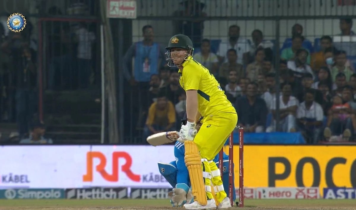 David Warner: `திடீரென வலதுகை பேட்ஸ்மேனான வார்னர்!' - ஏன் தெரியுமா?