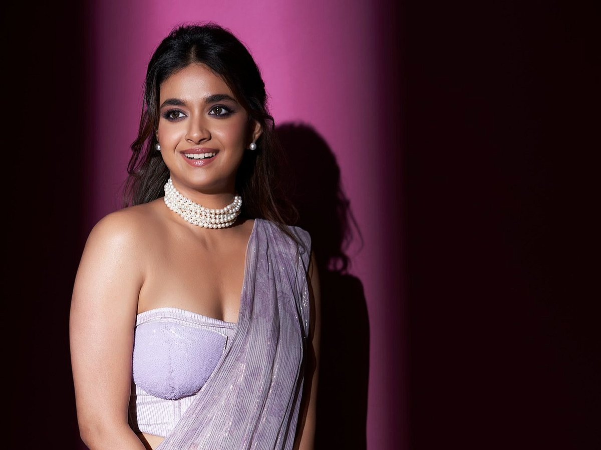 Keerthy Suresh: `சிலிக்கான் சிலையோ, சிறுவாய் மலரோ' - கீர்த்தி சுரேஷின் லேட்டஸ்ட் க்ளிக்ஸ்!