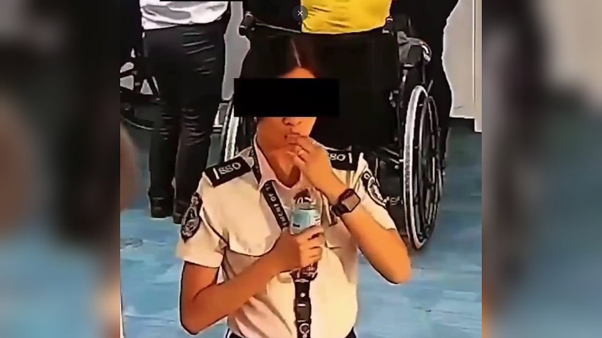 பிலிப்பைன்ஸ்: பயணியிடம் திருடிய பணத்தை விழுங்கிய விமான நிலைய அதிகாரி; சிக்கியது எப்படி? | வீடியோ