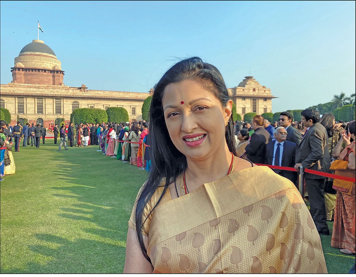 `ரூ.25 கோடி மதிப்பிலான நிலத்தை அபகரித்துவிட்டனர்!' - போலீஸ் கமிஷனர் அலுவலகத்தில் நடிகை கெளதமி புகார்