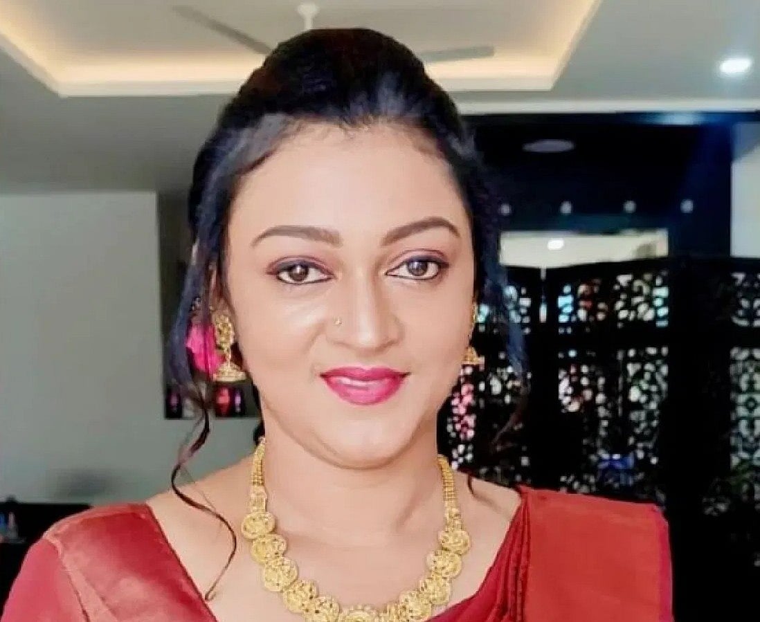 Aparna Nair: தற்கொலை செய்துகொண்ட நடிகை; குடும்பப் பிரச்னைதான் காரணமா?          