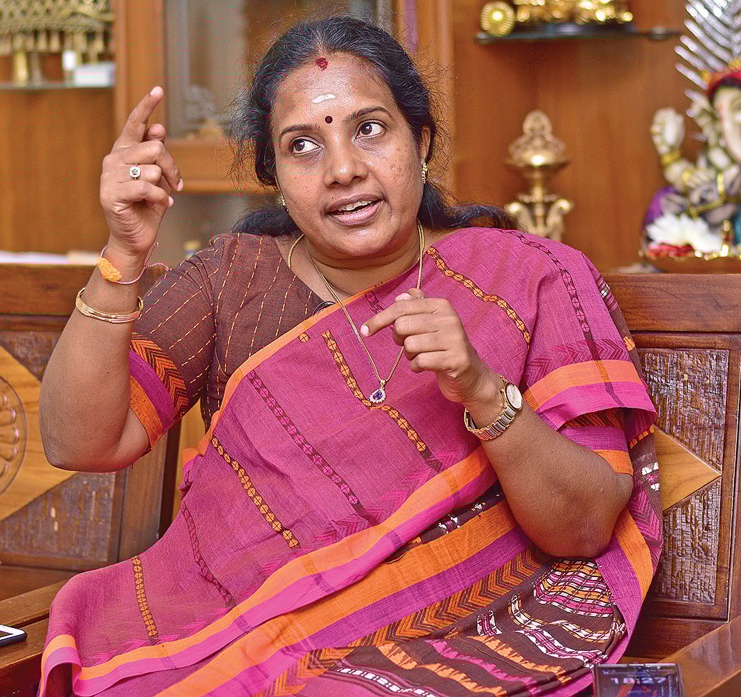 'இது யூடர்ன் அரசாங்கம்... வயிற்றெரிச்சலில் இப்படிச் செய்கிறார்கள்..!' - சாடும் வானதி சீனிவாசன் 