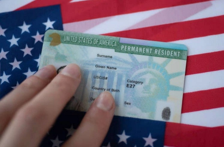 `அமெரிக்காவில் கிரீன் கார்டு, கிடைப்பதற்குள் 4 லட்சம் இந்தியர்கள் இறந்துவிடுவார்கள்' - ஆய்வு தகவல்!