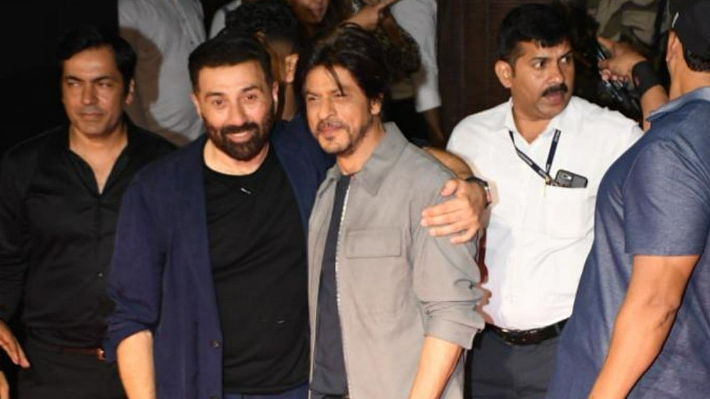 Gadar 2: 16 ஆண்டு பகைக்கு முற்றுப்புள்ளி; சன்னி தியோலின் வெற்றிவிழா பார்ட்டியில் ஷாருக்கான்!