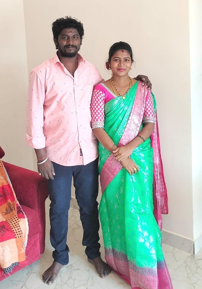 கணவருடன் இந்துமதி