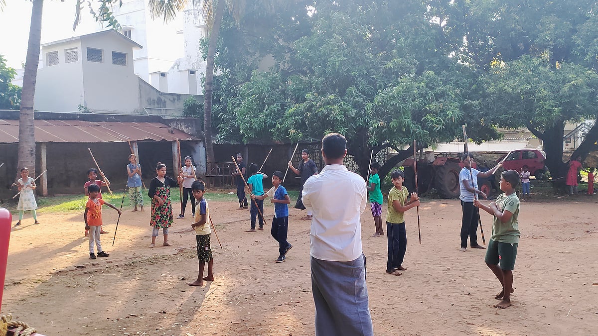 குழந்தைகளை புத்துணர்ச்சி ஆக்கிய சிலம்பம் - ஒரு நேரடி அனுபவம்  | My Vikatan 