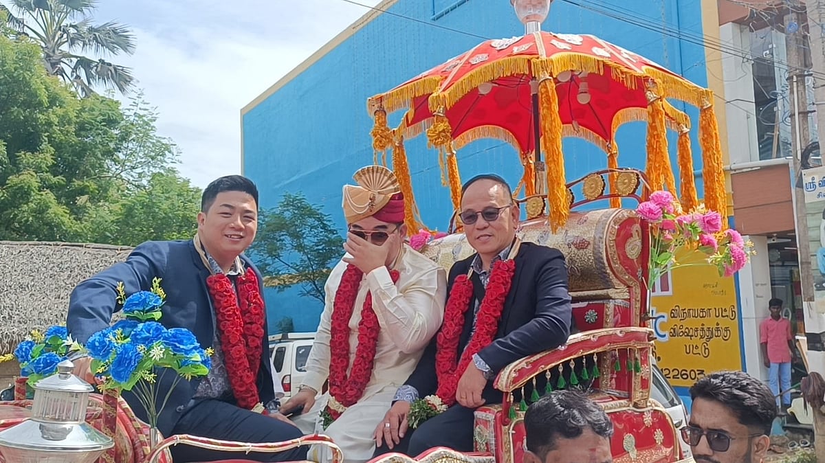 `அரசுப் பள்ளிக்கு நன்கொடை'- புதுக்கோட்டை திருமணத்திற்கு வந்த சிங்கப்பூர் முதலாளியின் செயல்!