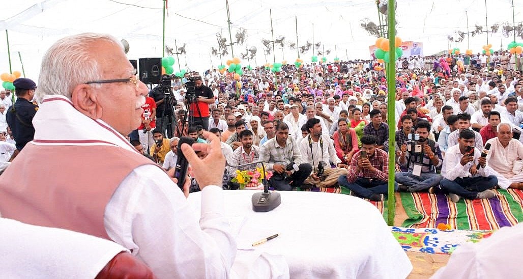 திடீரென பதவியை ராஜினாமா செய்த பாஜக முதல்வர்... என்ன நடக்கிறது ஹரியானா அரசியலில்?!