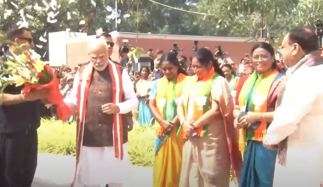 காலில் விழுந்து நன்றி தெரிவித்த வானதி சீனிவாசன்; தடுத்து அறிவுரை சொன்ன மோடி - நடந்தது என்ன?!