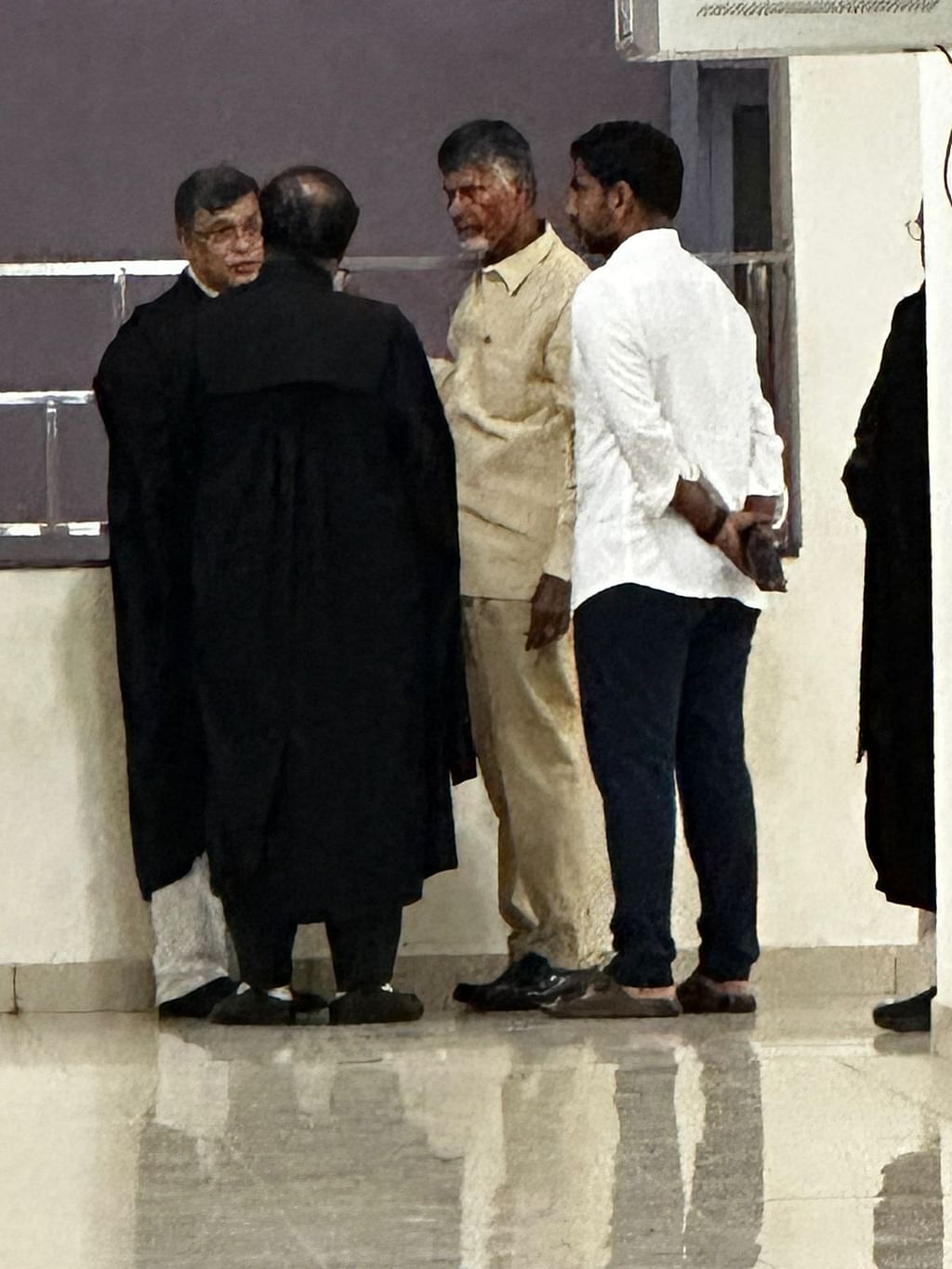நீதிமன்றத்தில் சந்திரபாபு நாயுடு