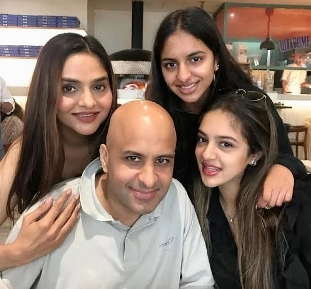 `முதல் முறை கேட்டதுமே திருமணத்துக்கு ஓகே சொன்னேன்!' - நினைவுகள் பகிரும்  மதுபாலா 