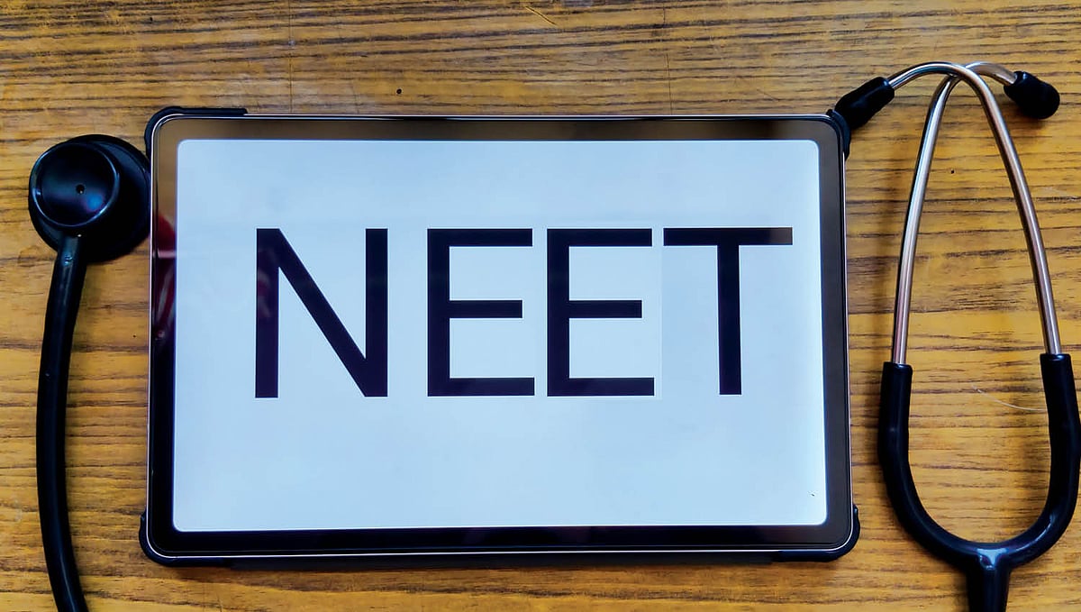 வழக்கு போட்ட 13 மாணவர்கள்; 'நீட் தேர்வு முடிவுகள் வெளியிடக் கூடாது' - சென்னை உயர் நீதிமன்ற உத்தரவு