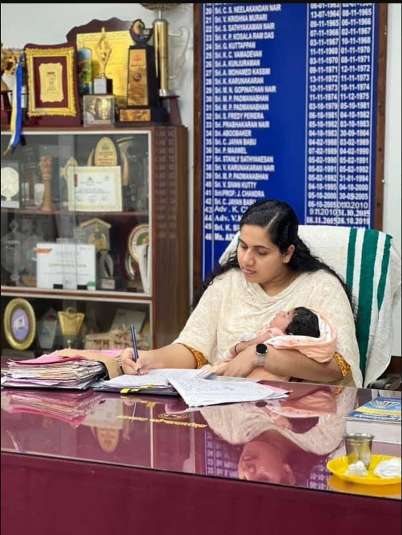 கைக்குழந்தையுடன் அலுவலகத்தில் பணிசெய்த மேயர் ஆர்யா ராஜேந்திரன்;
அரசாணையை சுட்டிக்காட்டி விவாதம்!